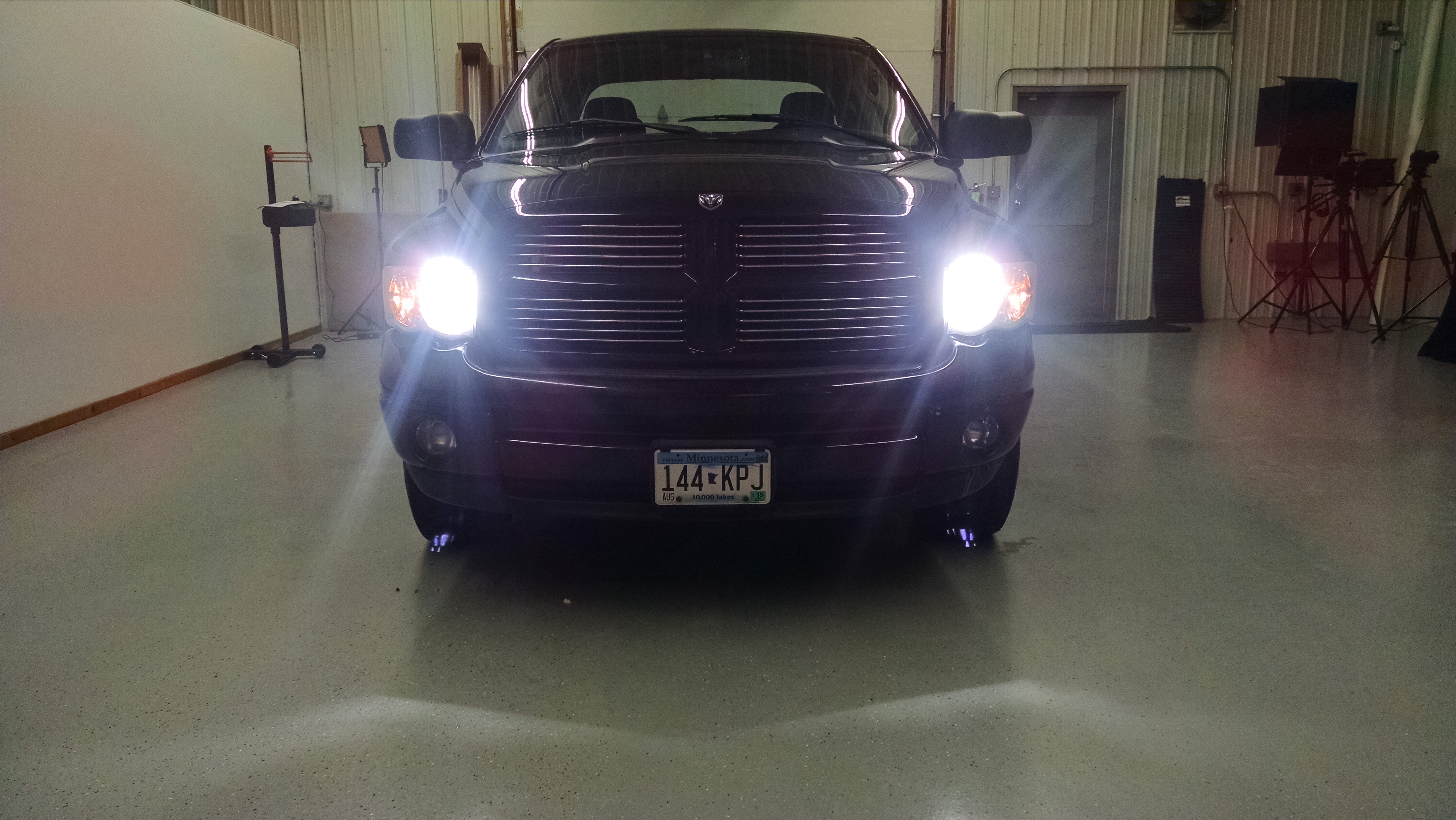 2005 dodge ram 1500 online headlight bulb replacement